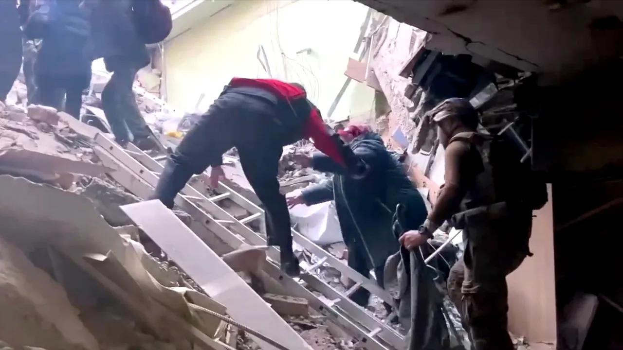 8 ȘTIRI DE LA ORA 8 | Aproape 600 de oameni au murit în atacul asupra teatrului din Mariupol