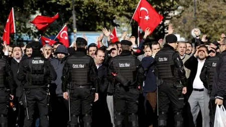 Peste 9.000 de polițiști turci, suspendați pentru 