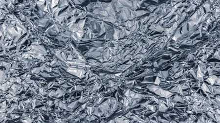 (P) Frica de aluminiu din deodorante: ce spun studiile și de ce raftul s-a schimbat oricum