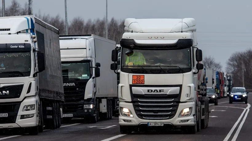 Financial Times: Șoferii de camioane din Polonia îl sfidează pe premierul Donald Tusk și continuă blocada la frontiera cu Ucraina