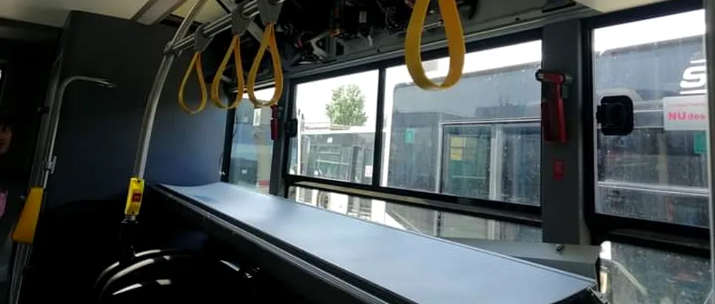Un nou incident cu un autobuz Otokar al STB. Mai multe panouri au căzut peste scaunele pasagerilor (FOTO)