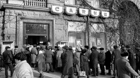 DEZVĂLUIRI din „Dosarul Revoluției” declasificat de SRI. Capitala, înfometată în decembrie '89: carne, brânzeturi, ouă, legume, mult sub nivelurile necesare!