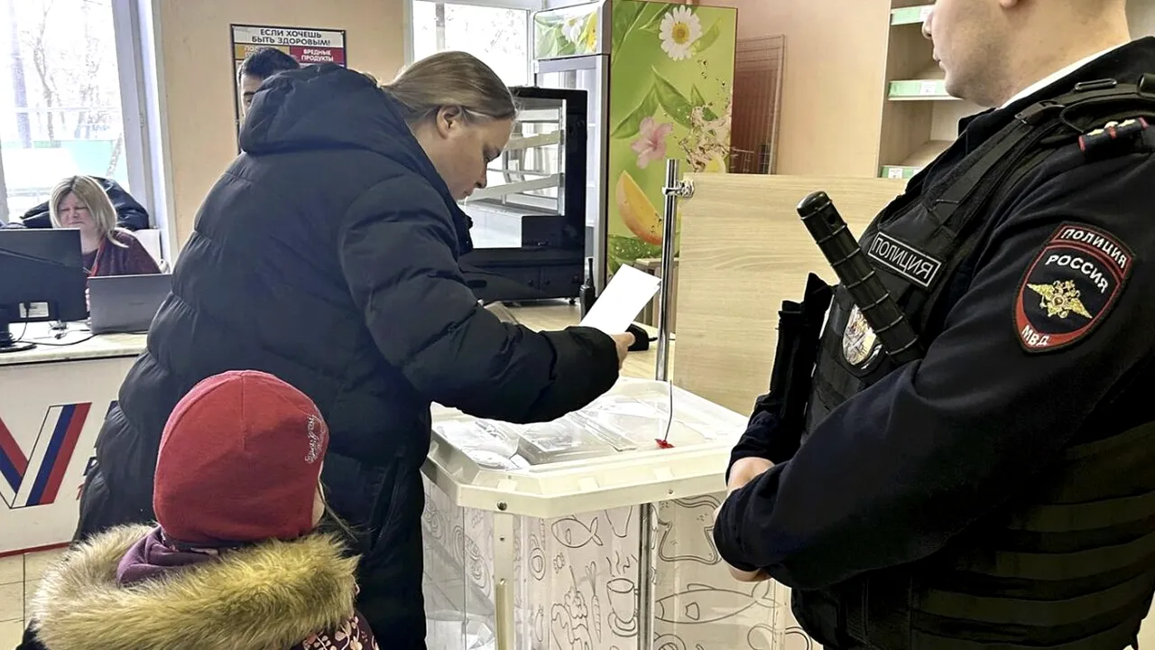 O femeie din Rusia a fost condamnată la închisoare după ce a scris ”Nu războiului” pe buletinul de vot