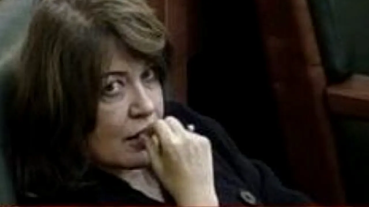 Explicația unui senator din Comisia de Cultură surprins în timp ce ronțăia semințe în plen: „E un tratament naturist