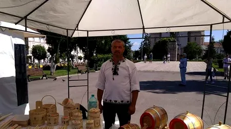 Prelucrarea lemnului, MEȘTEȘUG învățat din tată în fiu, pe cale de dispariție în APUSENI. Meșter: Ne încurcă cei care vând obiecte în târguri