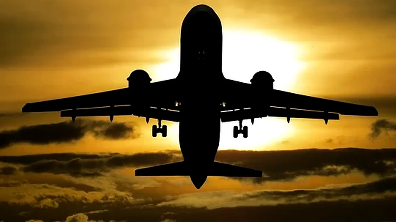 Un pasager a fost găsit mort la bordul unui avion care zbura către Rusia