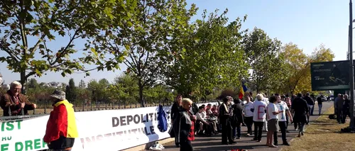VIDEO Ziua votării moțiunii împotriva Guvernului | Protest în fața Parlamentului: Oamenii strigă „Anticipate
