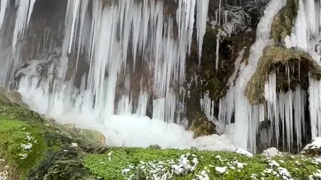 Fenomen spectaculos în județul Harghita. Cum arată Cascada Toplița înghețată complet