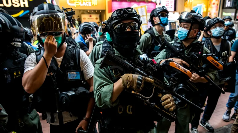 TENSIUNI. Poliția din Hong Kong a operat prima arestare în baza noii legi a securității