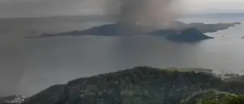 Pericol de tsunami și mii de persoane evacuate după ce vulcanul Taal din Filipine a degajat un nor de cenușă. Specialiștii avertizează: risc de „erupție periculoasă - FOTO/ VIDEO