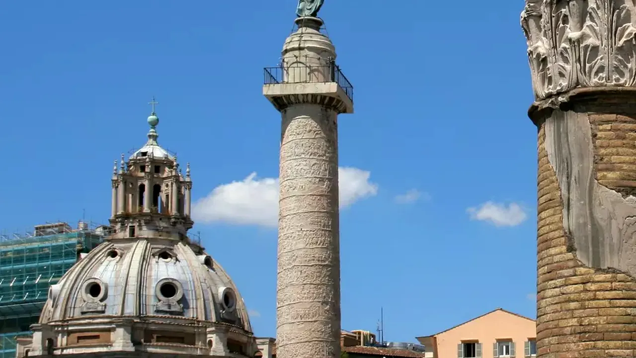 Guvernul amână decizia prin care România urmează să dea bani pentru restaurarea statuii Sfântului Petru de pe Columna lui Traian