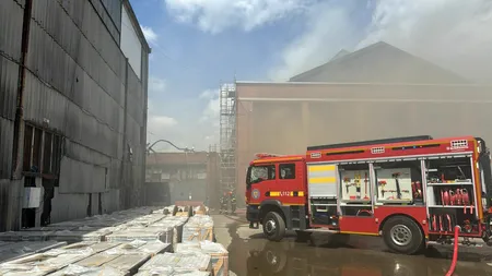 Incendiu lângă Hala Laminor. 12 autospeciale intervin de urgență. A fost emis un mesaj RO-ALERT