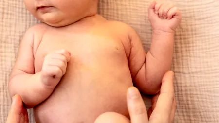 Caz REVOLTĂTOR în Marea Britanie. Un preot ortodox a refuzat înmormântarea unui copil de patru luni