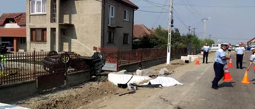 Accident GROAZNIC în Satu Mare: Șase persoane au murit după ce mașina în care erau a lovit un cap de pod și s-a oprit în curtea unor localnici