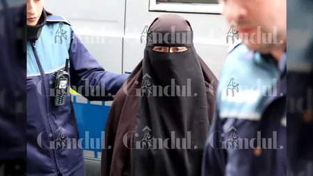 FOTO-VIDEO. Apariție surpriză la DIICOT, în dimineața în care au fost aduși și frații Tate la parchetul anti-mafia. Cine este femeia misterioasă îmbrăcată în burka