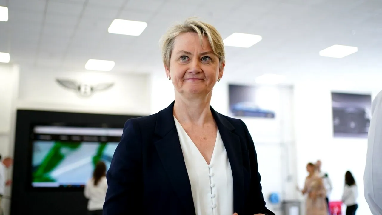 Marea Britanie: Reguli mai ASPRE pentru familiile imigranților cărora li s-a acordat azil. Ministrul de Interne: 