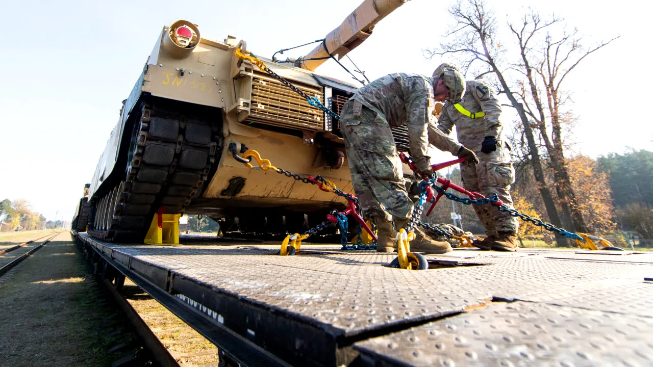 La Moscova, rușii organizează o expoziție cu tancuri M1 ABRAMS și Leopard, capturate de la ucraineni