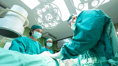 Un bărbat de 32 de ani confirmat cu SARS-CoV-2 a făcut infarct, deşi nu avea probleme cardiace