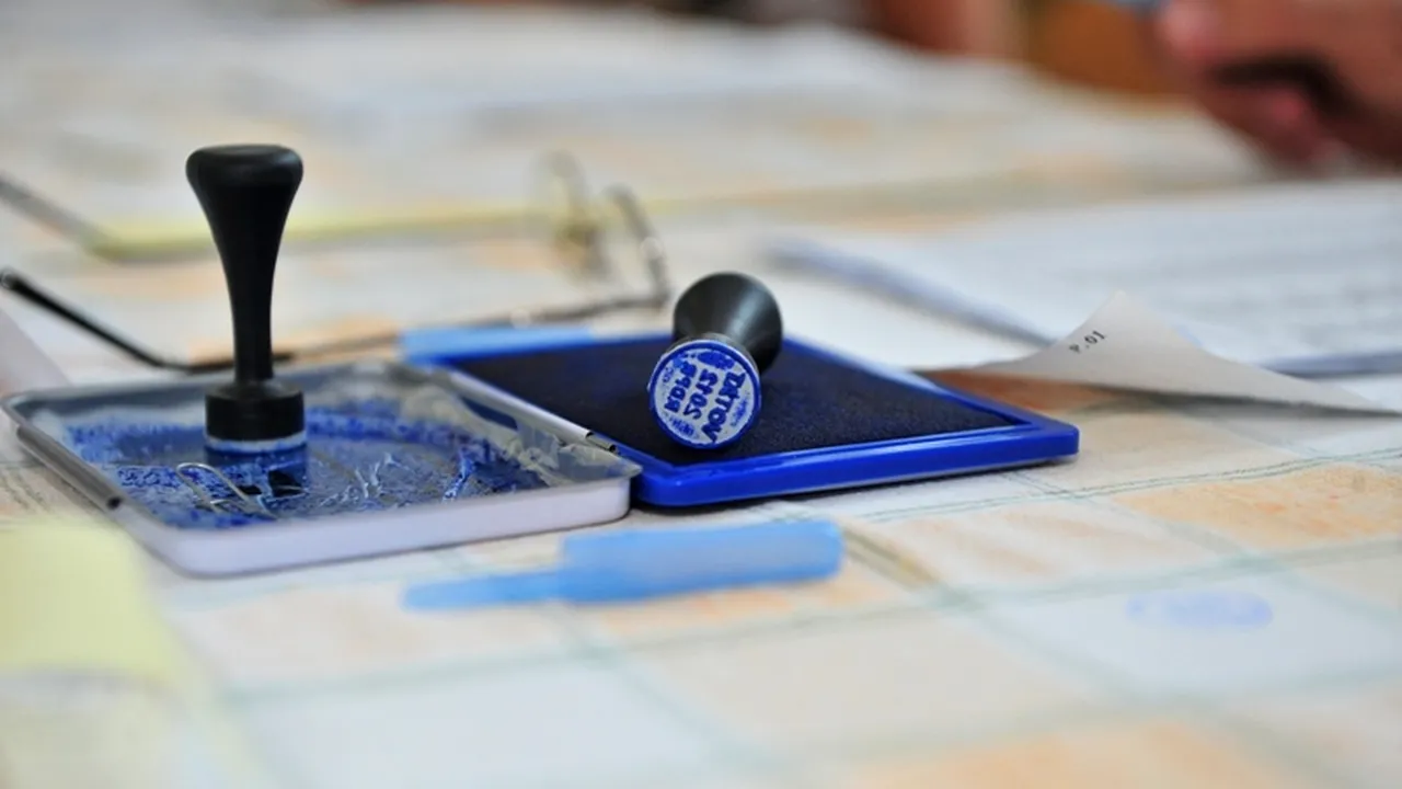 REFERENDUM 2012 - PREZENȚĂ VOT. DATE BEC PENTRU ORA 20:00. Au votat 37, 67% dintre românii înscriși în listele electorale