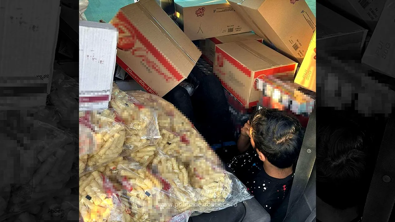 Adolescent român, găsit ASCUNS printre saci de pufuleți. Autoritățile anchetează acum doi adulți care au încercat să îl scoată din țară