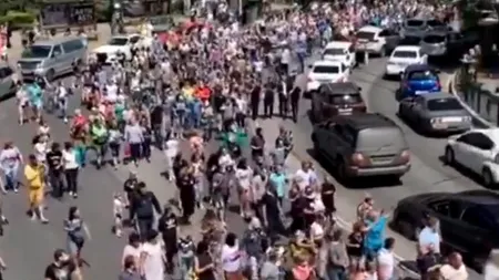 „JOS CU ȚARUL!” Proteste fără precedent împotriva lui Vladimir Putin, după arestarea unui guvernator regional, acuzat de mai multe asasinate