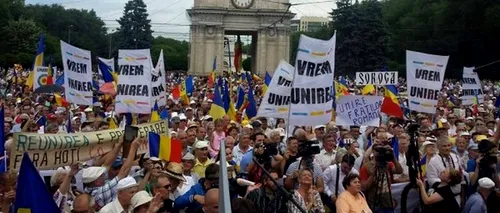 Mii de oameni cer la Chișinău unirea cu România: Jos hotarul de la Prut