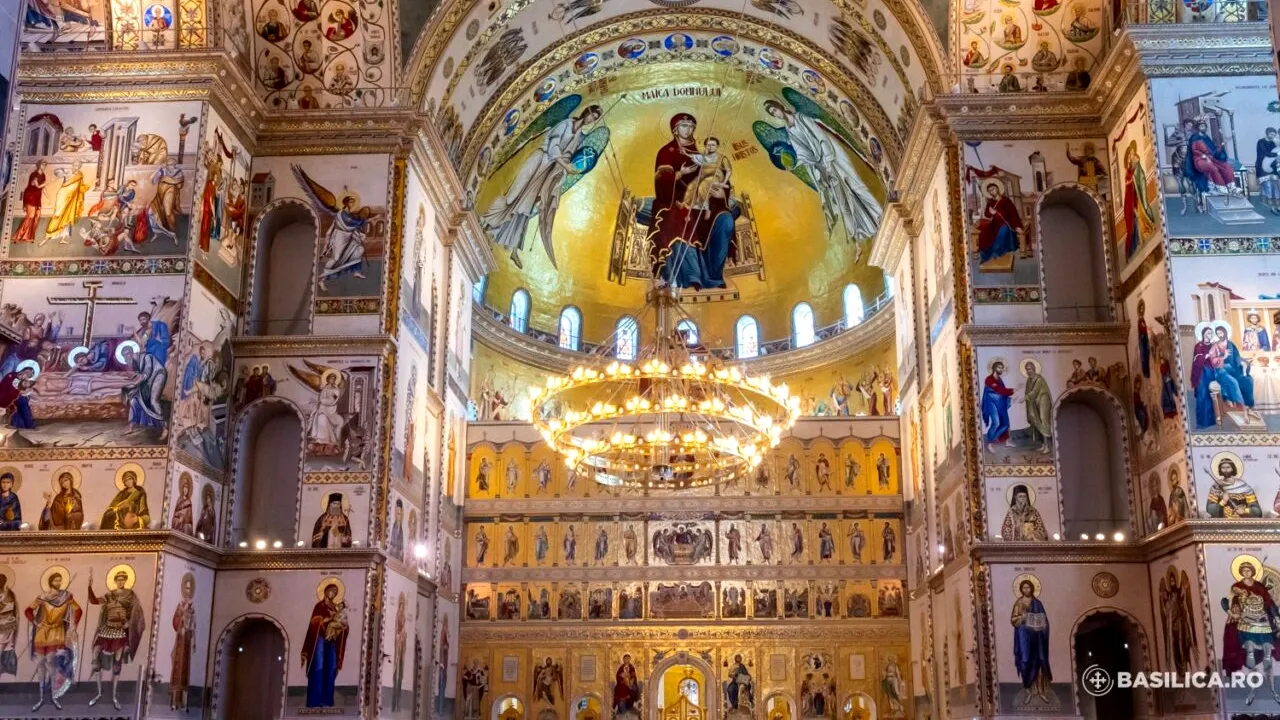 Ultimele pregătiri pentru sfințirea CATEDRALEI MÂNTUIRII NEAMULUI. Au fost așezate scaunele în interiorul impunătorului edificiu