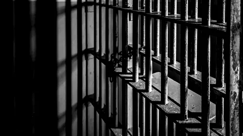 Un angajat al Penitenciarului Giurgiu a ajuns în arest după ce ar fi luat mită
