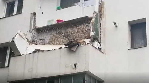 GÂNDUL LIVE. Balcon prăbușit de la etajul 3 al unui bloc din Vaslui! Proprietara imobilului: „Am auzit un zgomot puternic...”