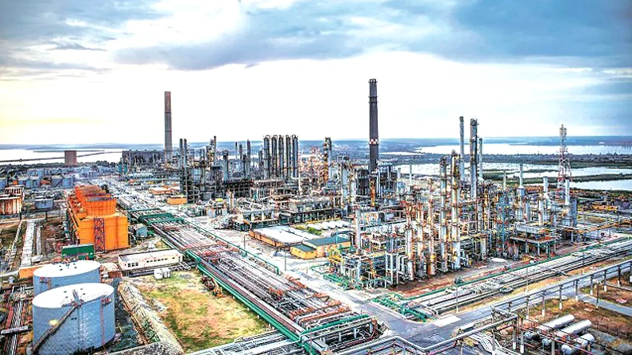 Presiunea fiscală lovește Rompetrol. Grupul ia în calcul oprirea rafinăriilor Petromidia și Vega din februarie. Petrobrazi, singura unitate activă