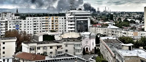 Incendiu puternic la rafinăria Lukoil de la Ploiești. Localnicii au fost sfătuiți prin RO-ALERT să rămână în case | VIDEO