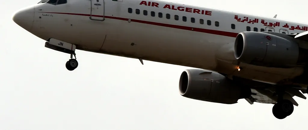Un avion cu 116 oameni la bord s-a PRĂBUȘIT în Mali. MAE: Un român, pe lista pasagerilor. UPDATE: Soldații francezi au găsit epava