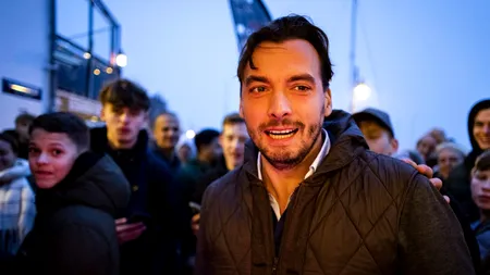 VIDEO | Liderul unui partid de extremă dreapta din Olanda a fost lovit cu o sticlă în cap în timpul unui eveniment