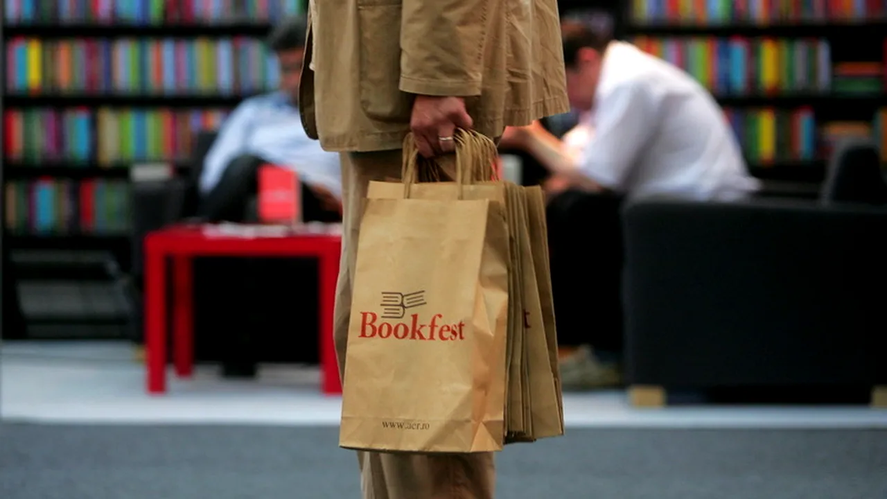 BOOKFEST 2012. Cel mai tânăr autor, în vârstă de 11 ani, își lansează prima carte