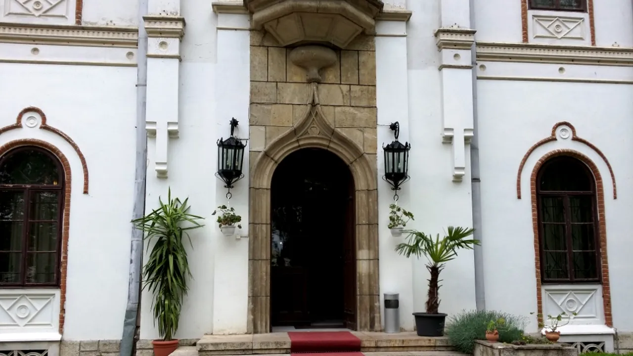 Unul dintre cele mai frumoase palate din România, scos la vânzare. Suma impresionantă la care este evaluat