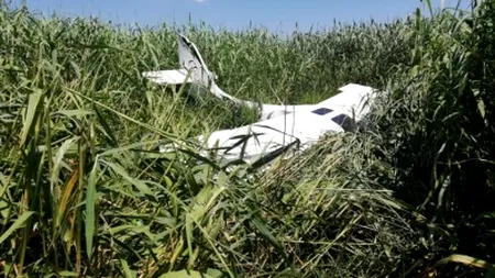 Fratele unui fost ministru al Educației și instructorul de pilotaj care îl însoțea au murit într-un accident de avion. Aeronava de mici dimensiuni s-a prăbușit în județul Suceava, lângă granița cu Ucraina