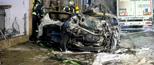 Un şofer beat a distrus 31 de mașini, în Germania. Mai multe autoturisme și fațada unei clădiri au luat foc