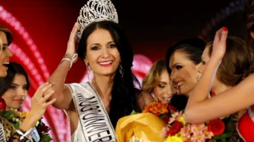 Fosta Miss Universe România este campioană la șah și are trei joburi