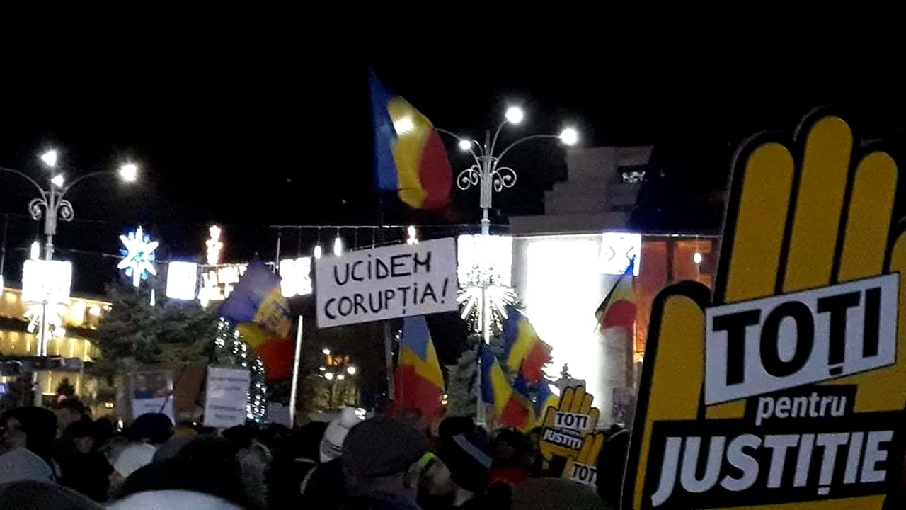 Aproape 10.000 de oameni au protestat în Piața Victoriei față de legile justiției. Liderii opoziției, prezenți la manifestații