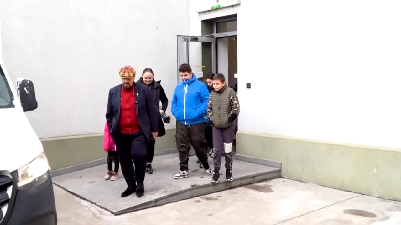 Cristian Popescu Piedone, gest EMOȚIONANT pentru o familie cu nouă copii, ajunsă în stradă după ce n-a putut plăti rata la casă: Problema e la noi