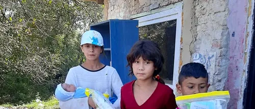 Copiii care îl așteaptă pe Moș Crăciun. Doi soți parcurg mii de kilometri pentru copiii săraci din România: „Nu poți să faci școala online pe stomacul gol”