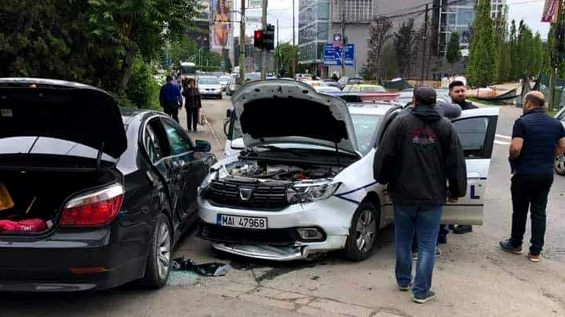 Doi polițiști răniți în timpul unei misiuni: Mașina de poliție a fost lovită de un autoturism