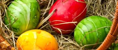 OUĂ DE PAȘTE - OUĂ ROȘII, OUĂ GALBENE, OUĂ ALBASTRE. Cum vopsim ouăle natural, evitând chimicale din comerț