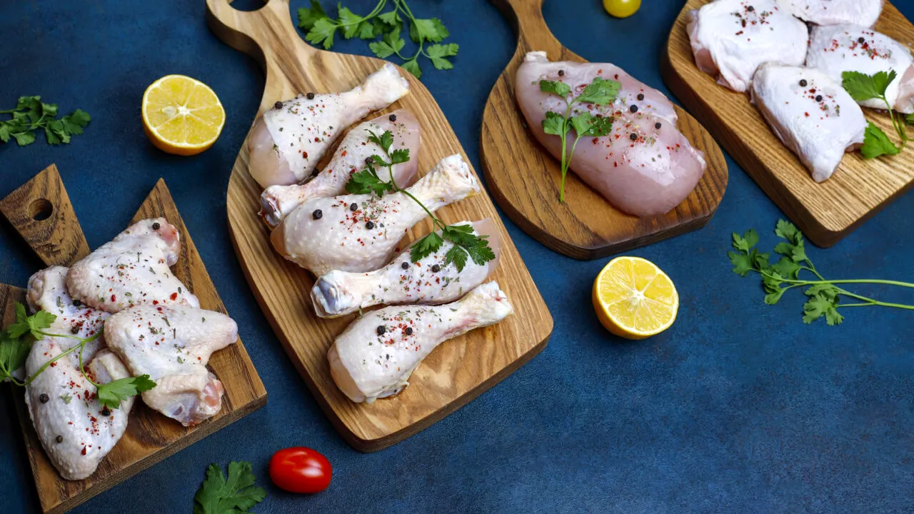 Nici pieptul, nici pulpele. Aceasta este cea mai SĂNĂTOASĂ parte din carnea de pui despre care mulți români nici n-au auzit