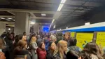 Haos la metrou miercuri dimineață. Un tren a rămas blocat în stație pe Magistrala 2