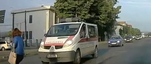 IAȘI. Femeie lovită de o ambulanță pe trecerea de pietoni! Momentul a fost filmat de o cameră de bord (VIDEO)