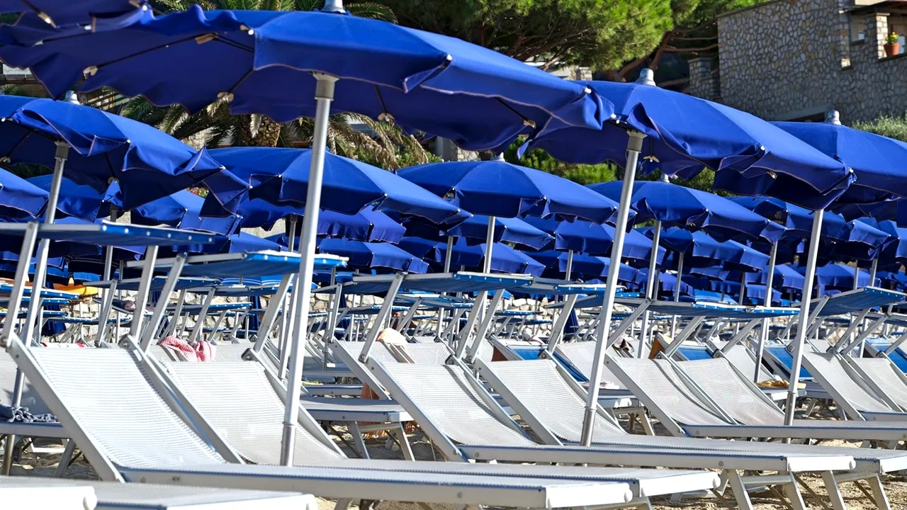 Cum a obținut un bărbat din CONSTANȚA 630.000 de lei din închirierea ilegală de șezlonguri. Ce spun autoritățile