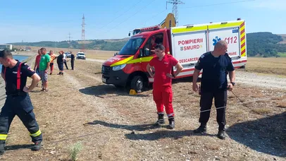 VIDEO | Doi tineri au murit după ce au căzut cu mașina într-un canal de fugă, în Bacău