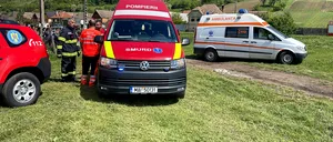 Tragedie într-o localitate din Sibiu: Un copil de 7 ani a MURIT, după ce s-a agățat de bena unei autoutilitare și a fost prins sub una dintre roți