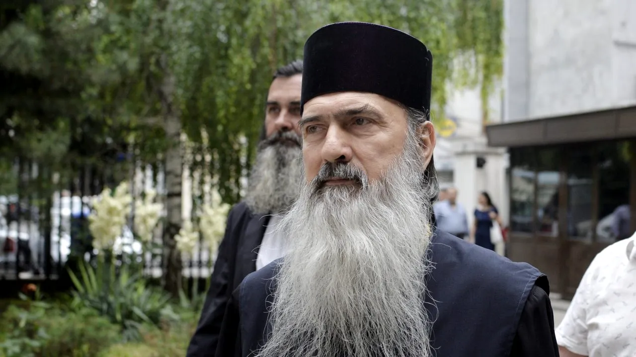 Motivul pentru care ÎPS Teodosie, Arhiepiscopul Tomisului, dă în judecată Facultatea de Teologie din cadrul Universității „Ovidius” din Constanța, unde este titular